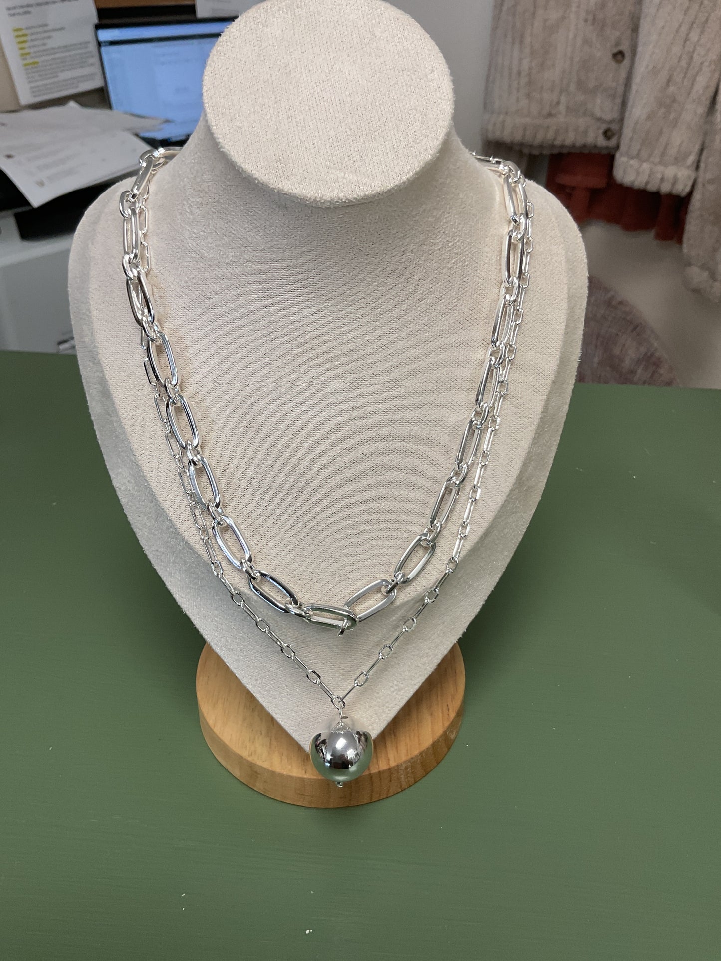 WATER RESISITANT LAYERED OPEN CHAIN WITH 20MM BEADED DROP NECKLACE