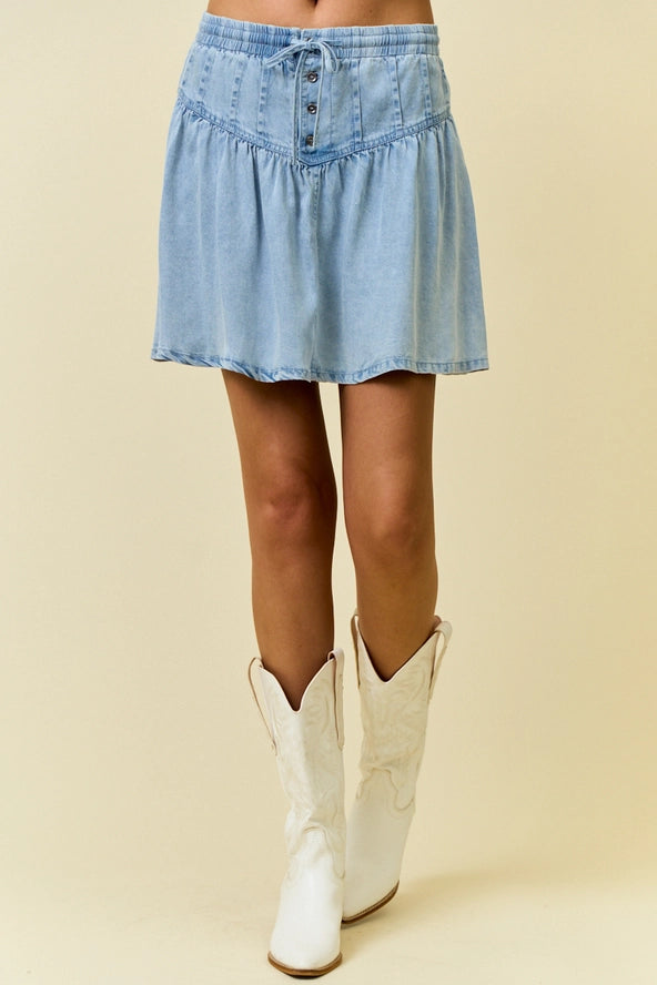 DOE & RAE DENIM PLEATED MINI SKIRT