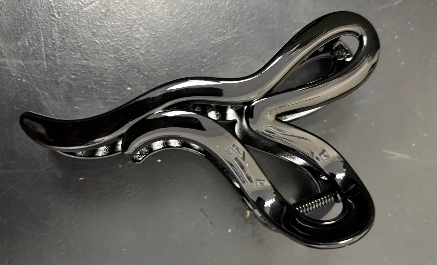 BLACK VALENTINES HEART CLAW CLIP