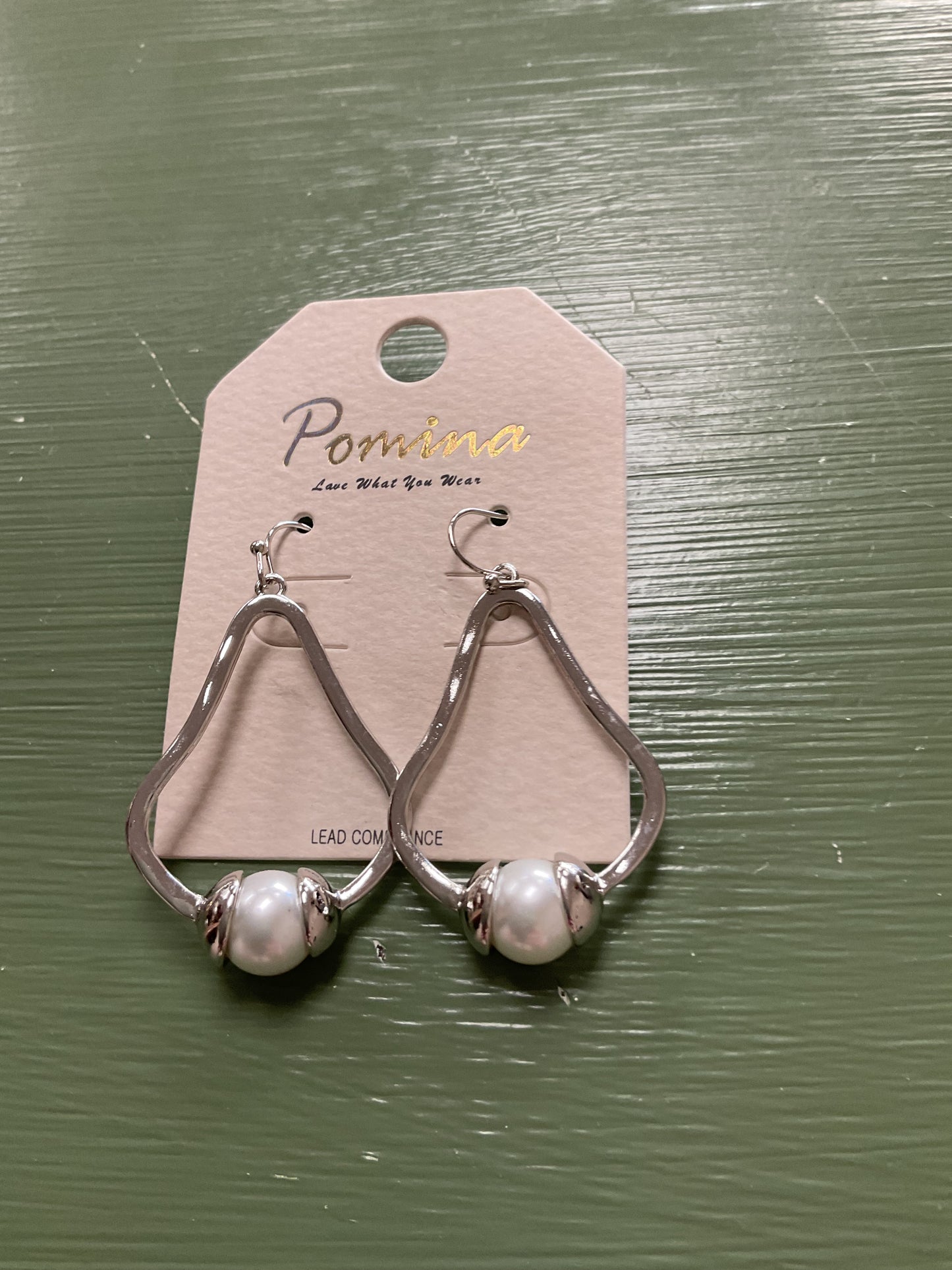SILVER DANGLE EARRINGS WITH A PEARL