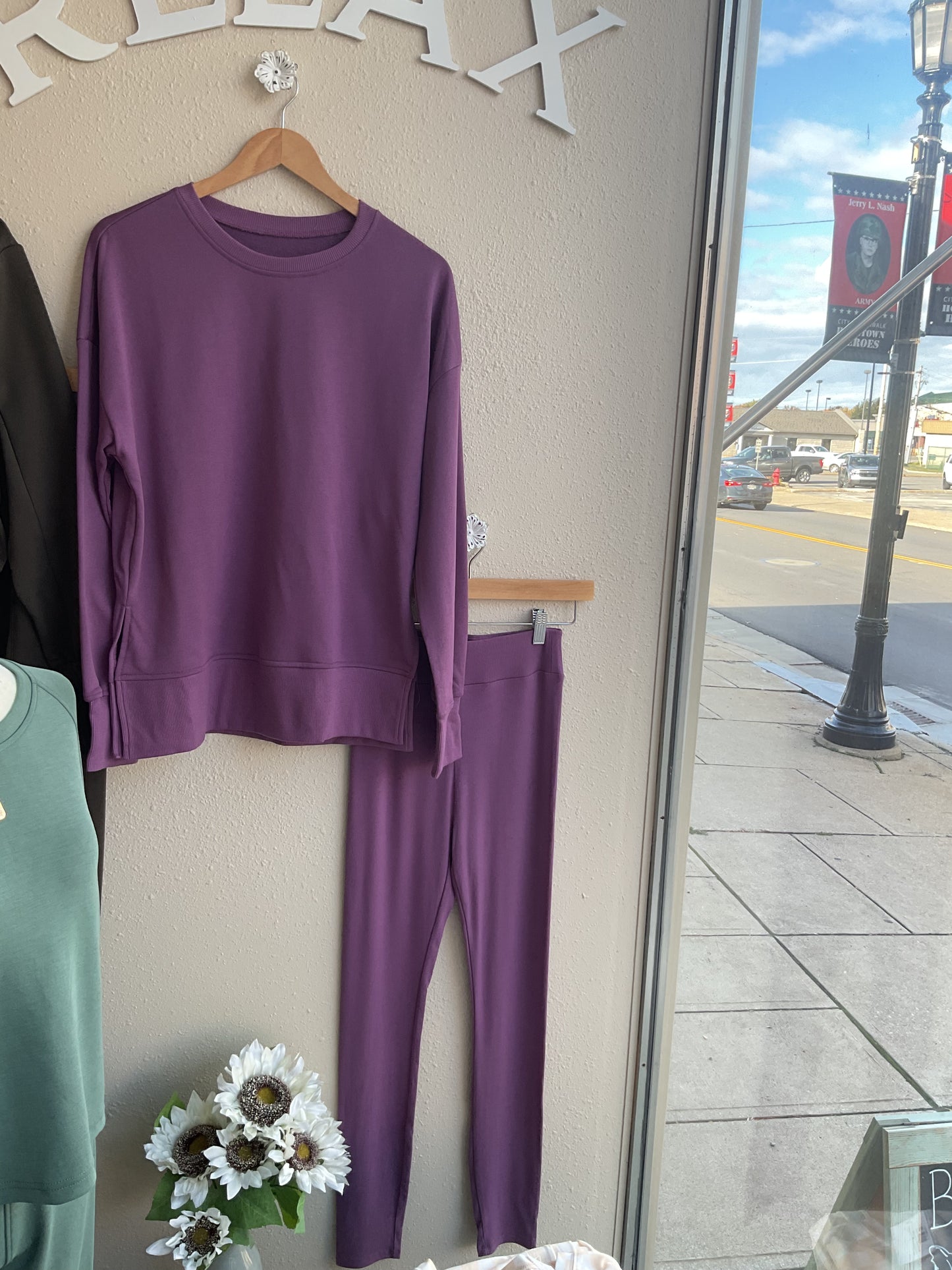 LONG SLEEVE CREWNECK SET WITH MATCHING RIBBED LEGGINGS