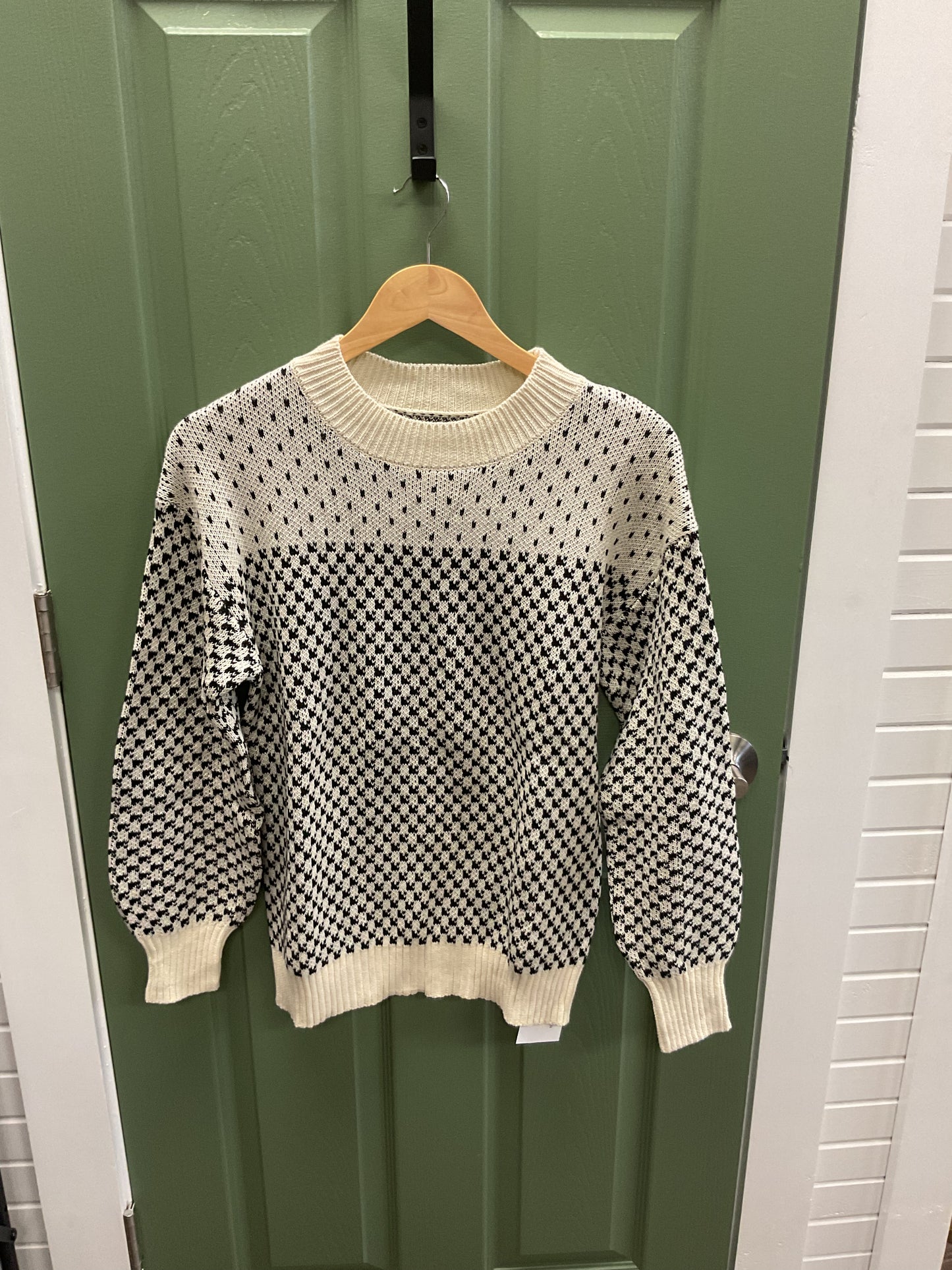 BLACK & CREAM SWEATER