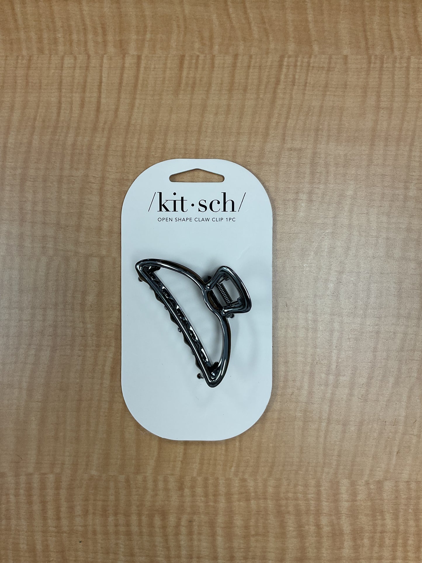 open-middle shape claw clip