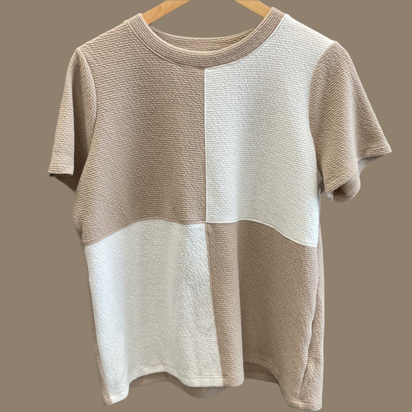 Tan and cream knit short sleeved tres bien