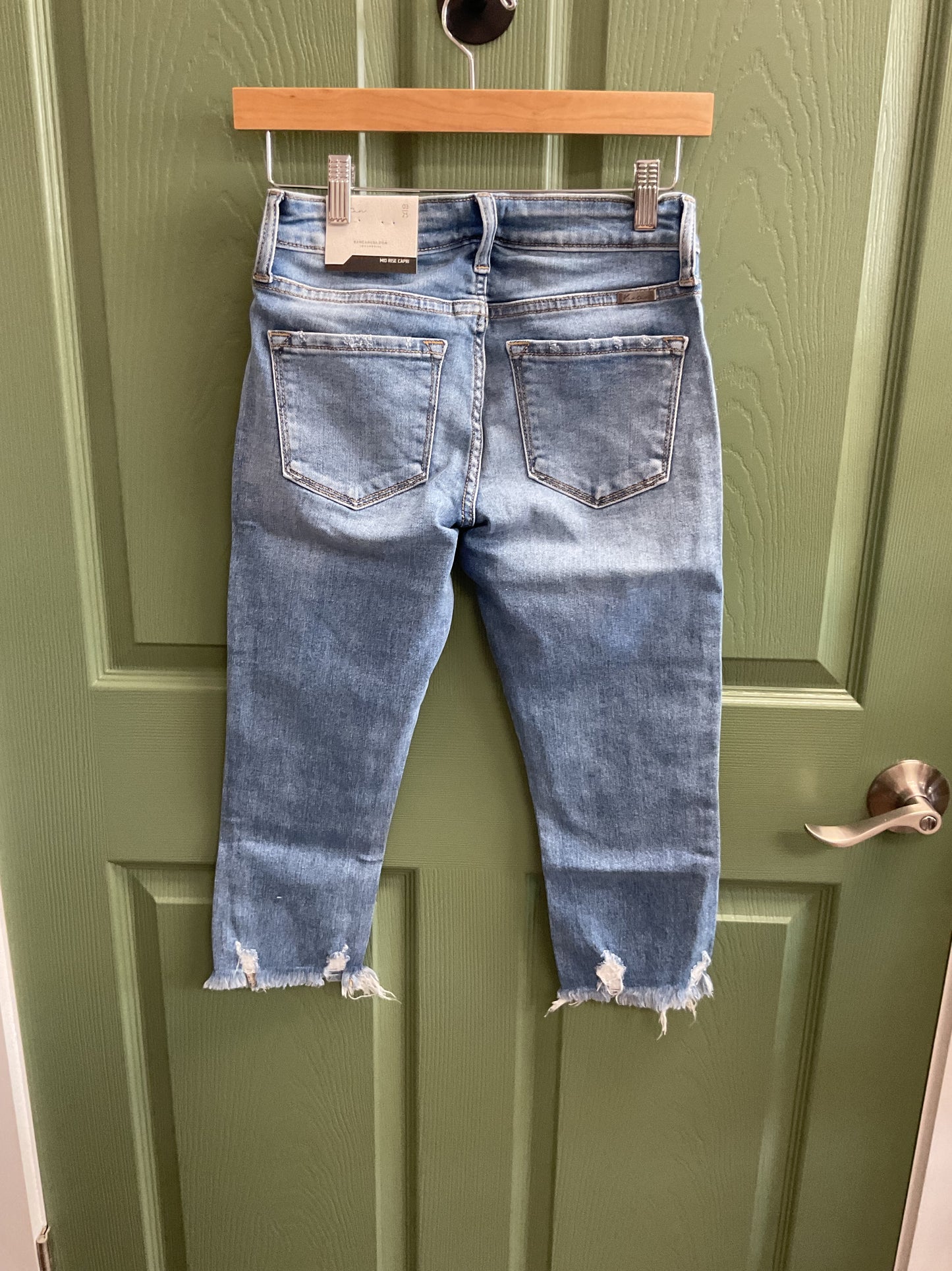 Kan Can distressed capris