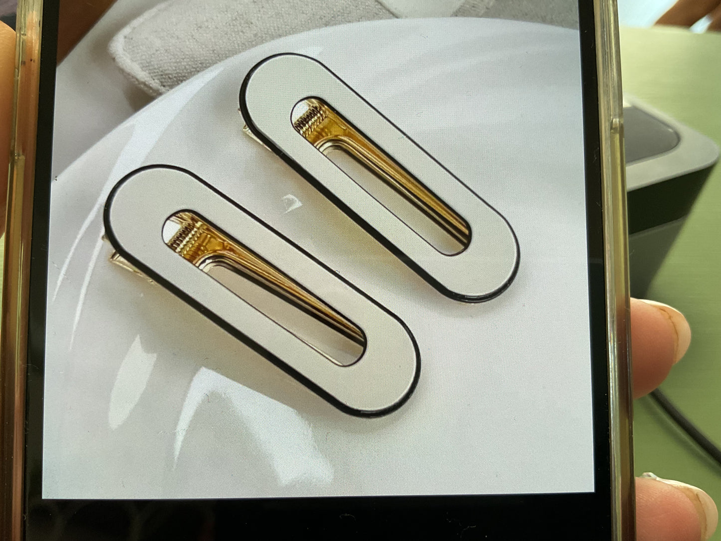 Cream oval hair clip