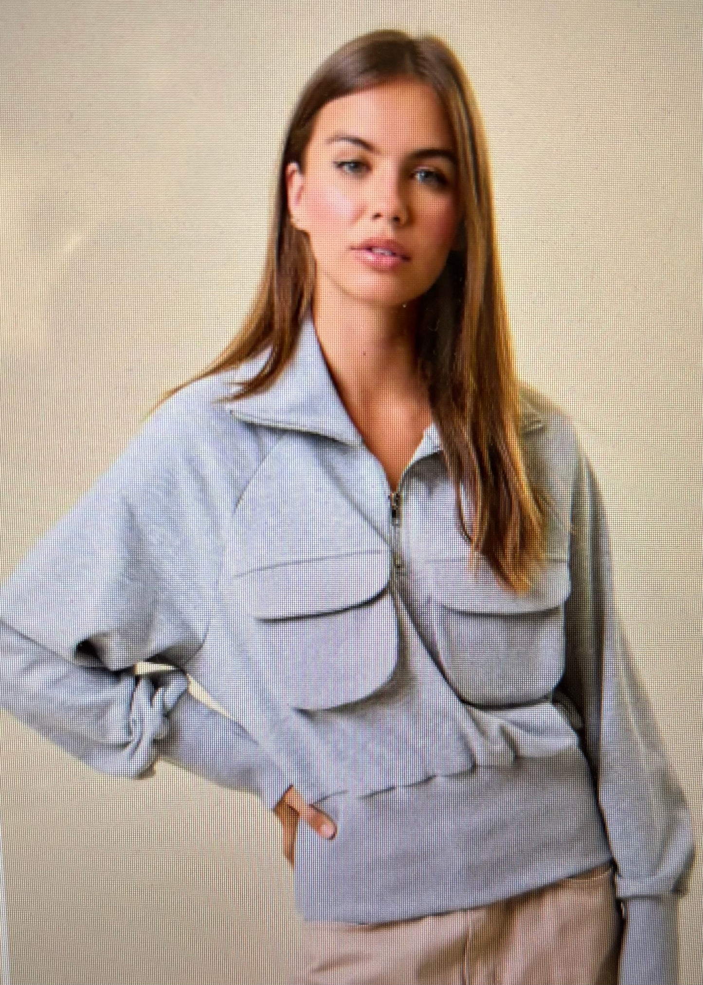 Gray cropped sweatshirt with zip collar and front pockets