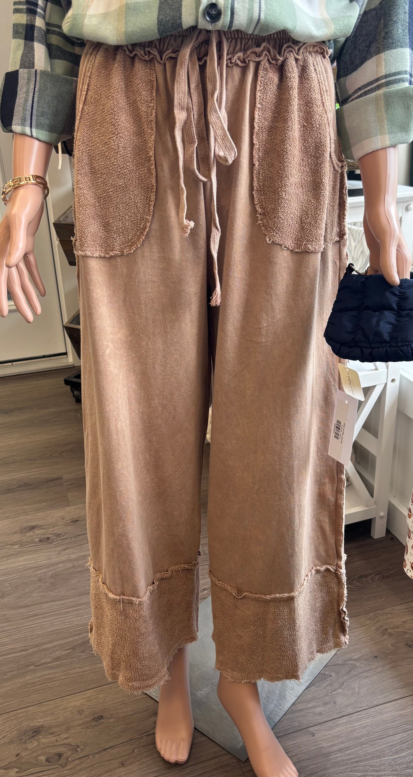 KHAKI MINERAL WASHED WIDE PANTS FRAYED