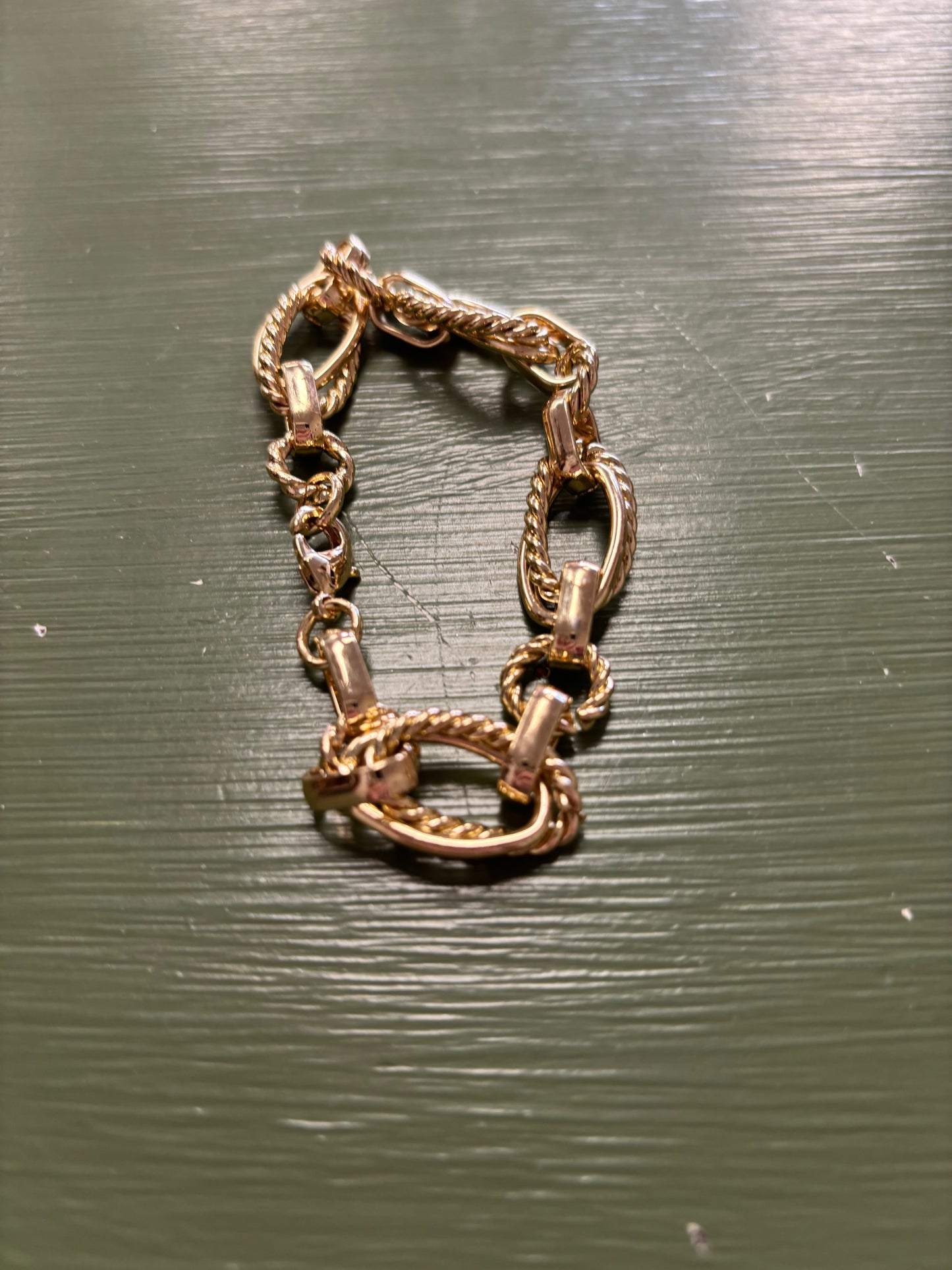 GOLD OVAL RING BRACELET