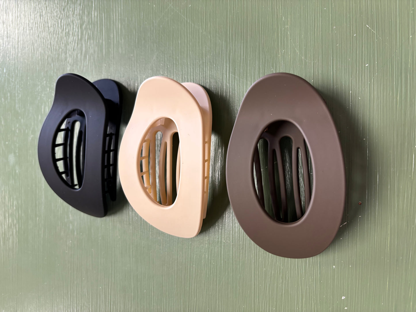 LARGE OVAL FLAT LAY HAIR CLAW CLIP