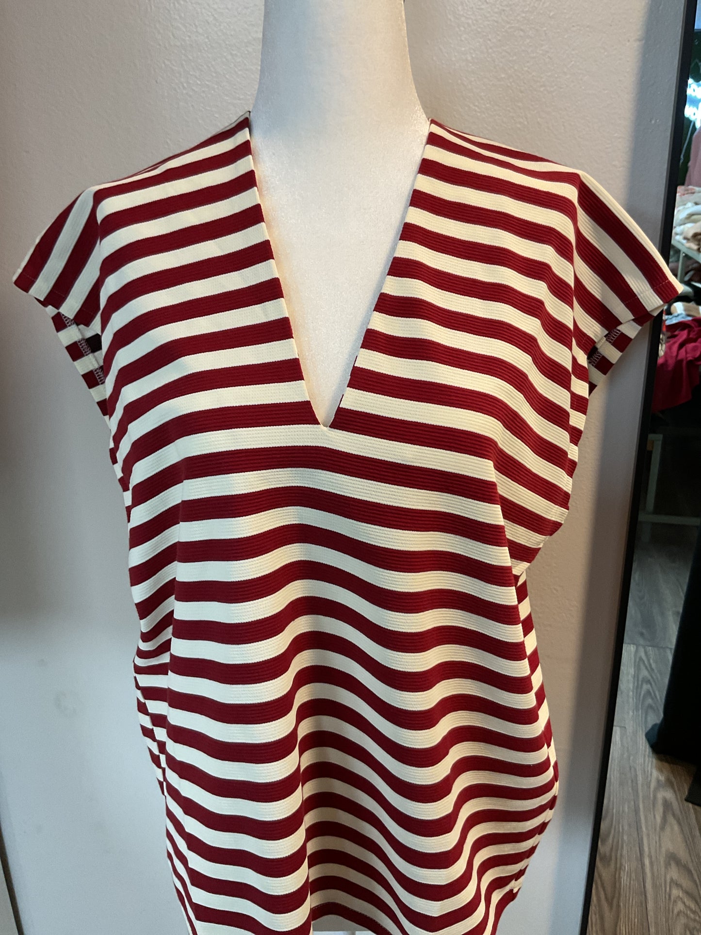 No sleeved striped shirt