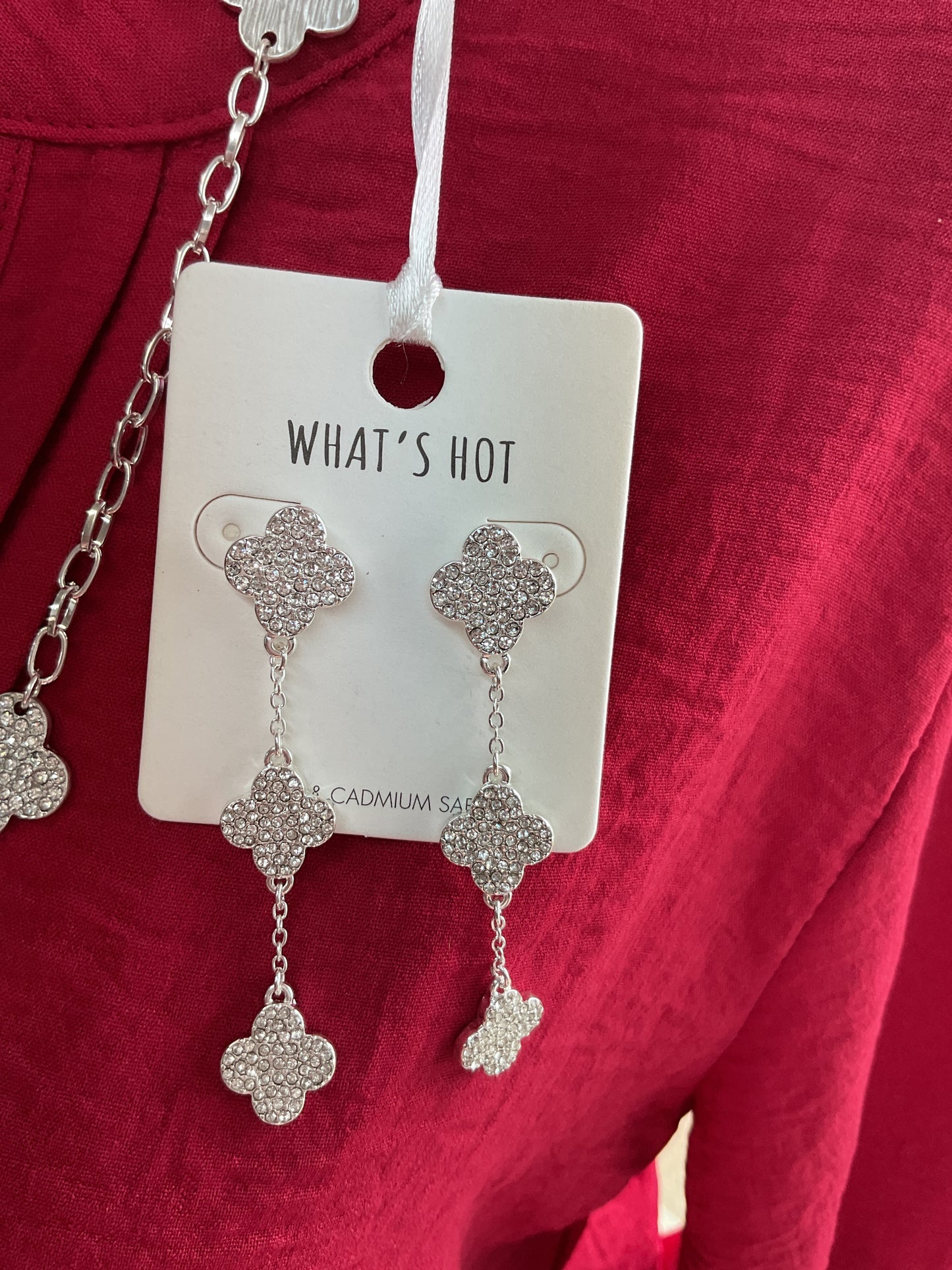 Dangling clover earrings