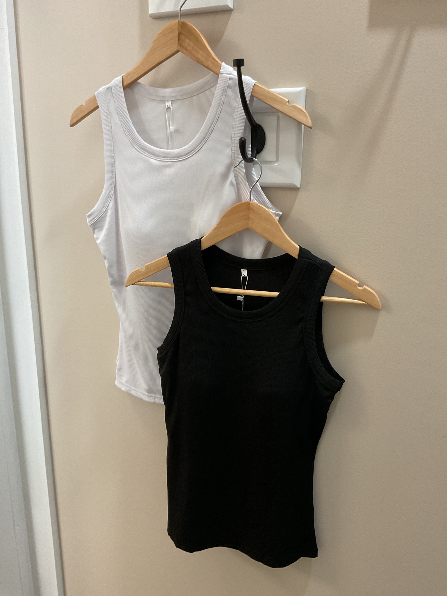 Ribbed tank w/ built-in-bra