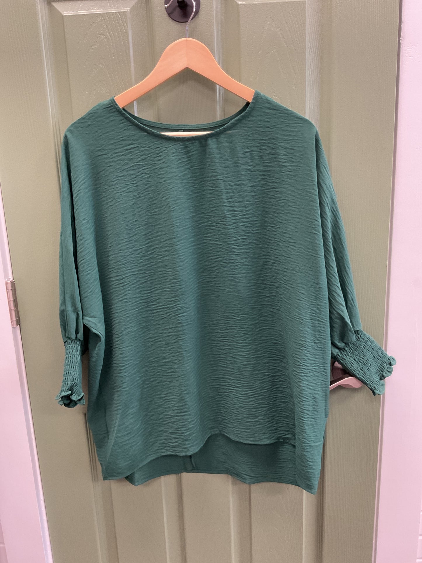 3-quarter sinched sleeve blouse