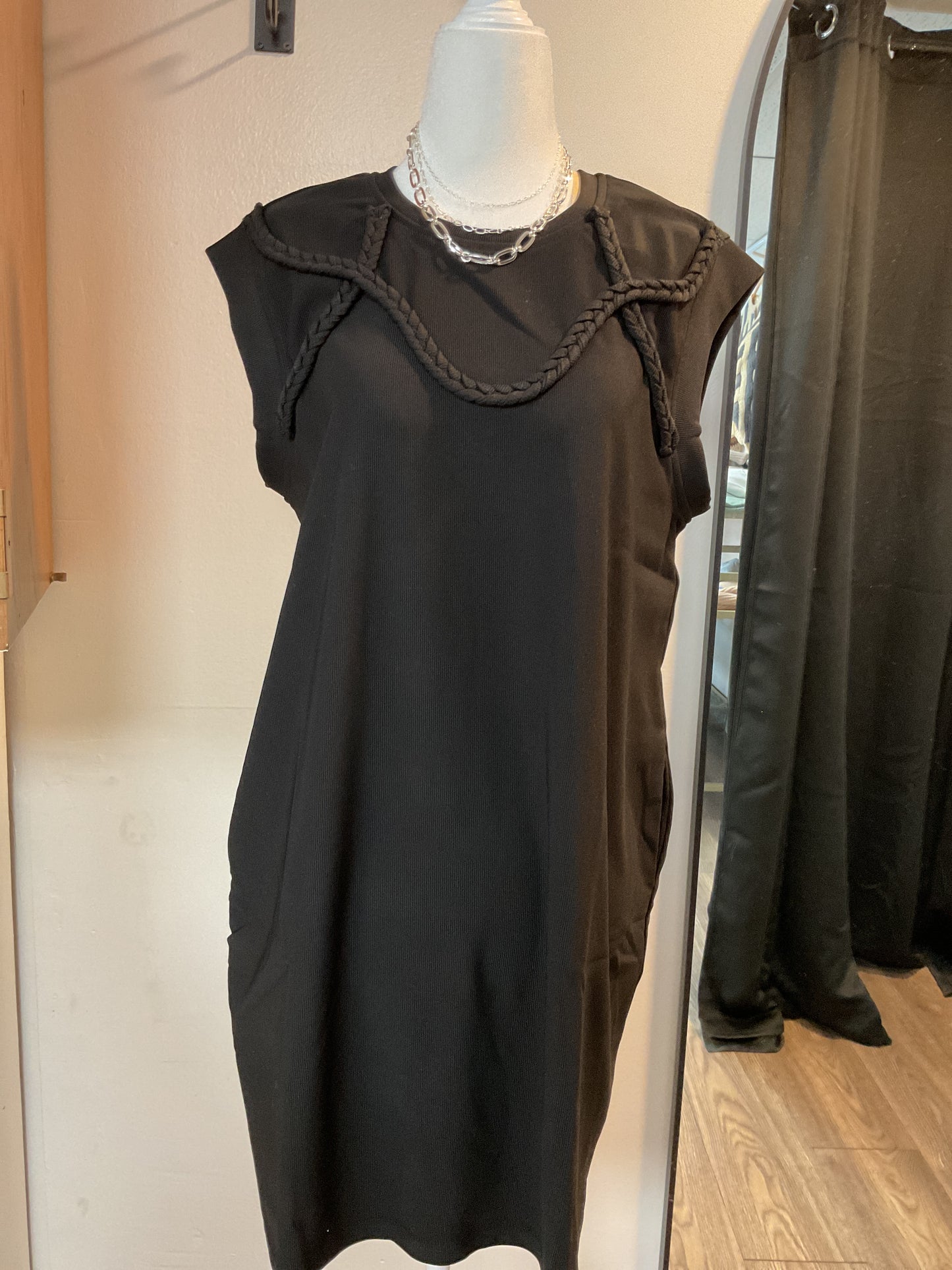 Black no sleeve dress