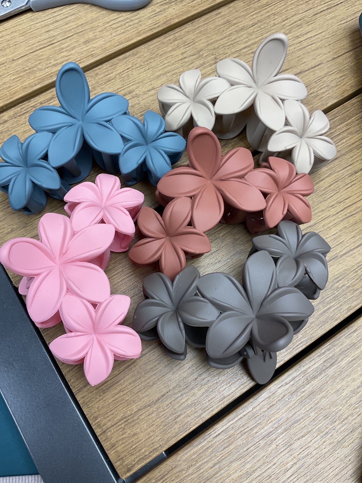 Large flower clips