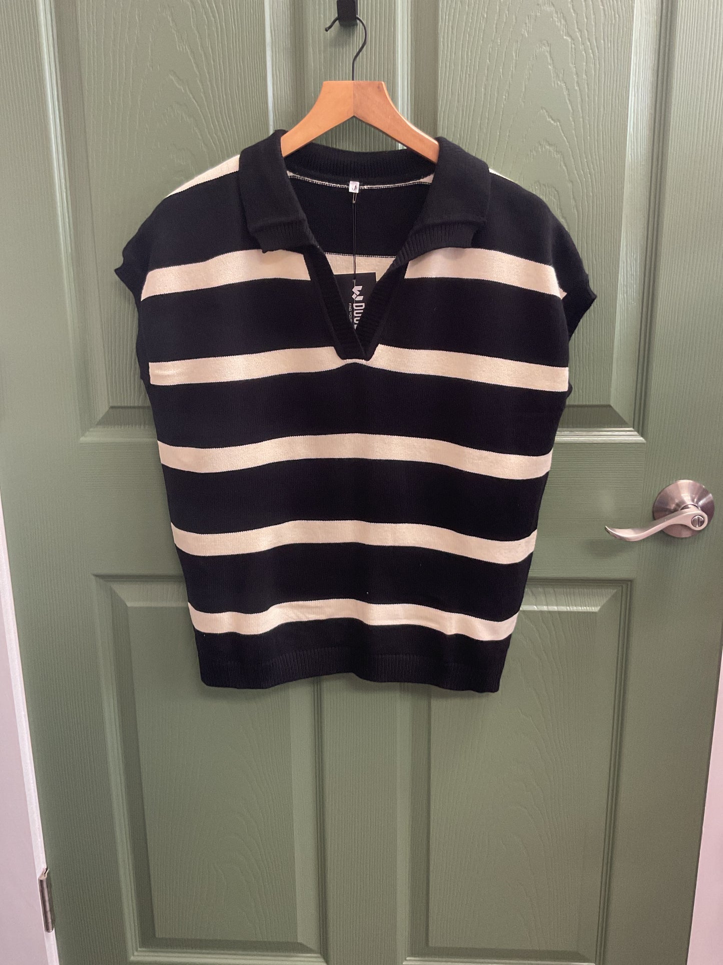 Black & white striped V-neck collared sweater SS top