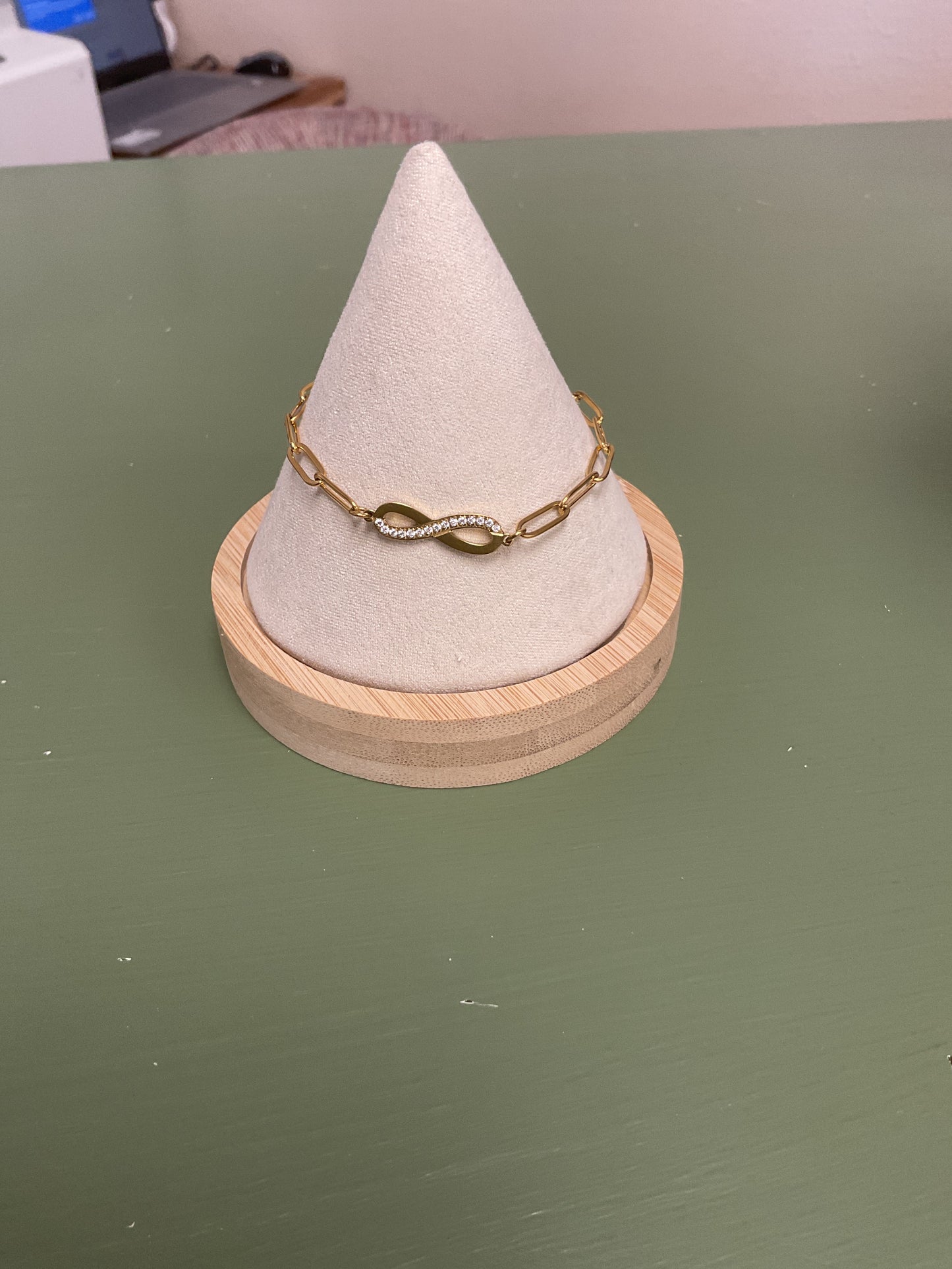 GOLD STAINLESS INFINITY PAPERCLIP BRACELET