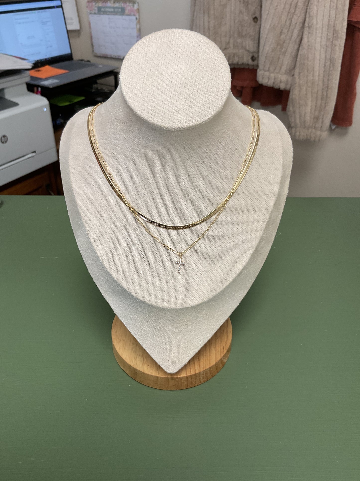 GOLD SNAKE CHAIN NECKLACE WITH CRYSTAL CROSS