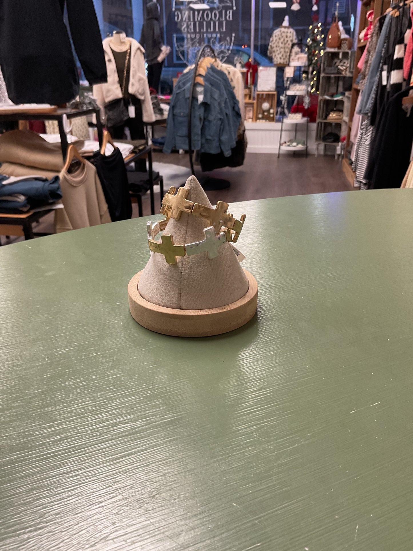 Cross stretchy bracelet