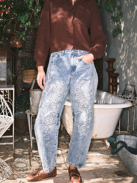 EMBROIDERED DETAIL BARREL JEANS