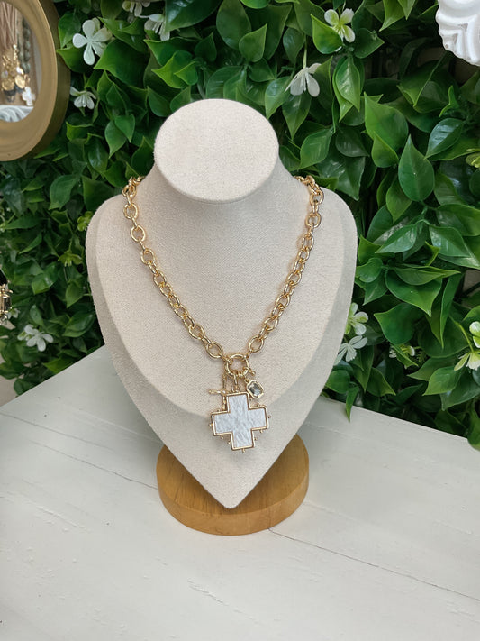 GOLD TEXTURED CHAIN PEARLIZED CROSS CHARM