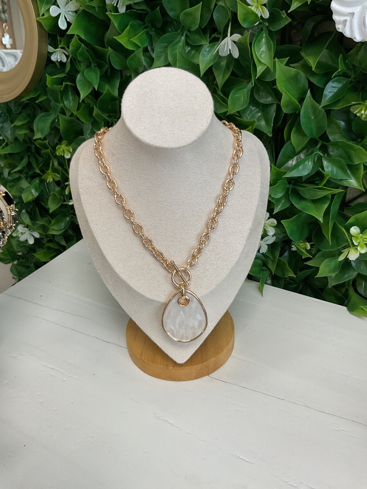 Gold, chain, pearl, teardrop, charm,white