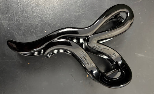 BLACK VALENTINES HEART CLAW CLIP