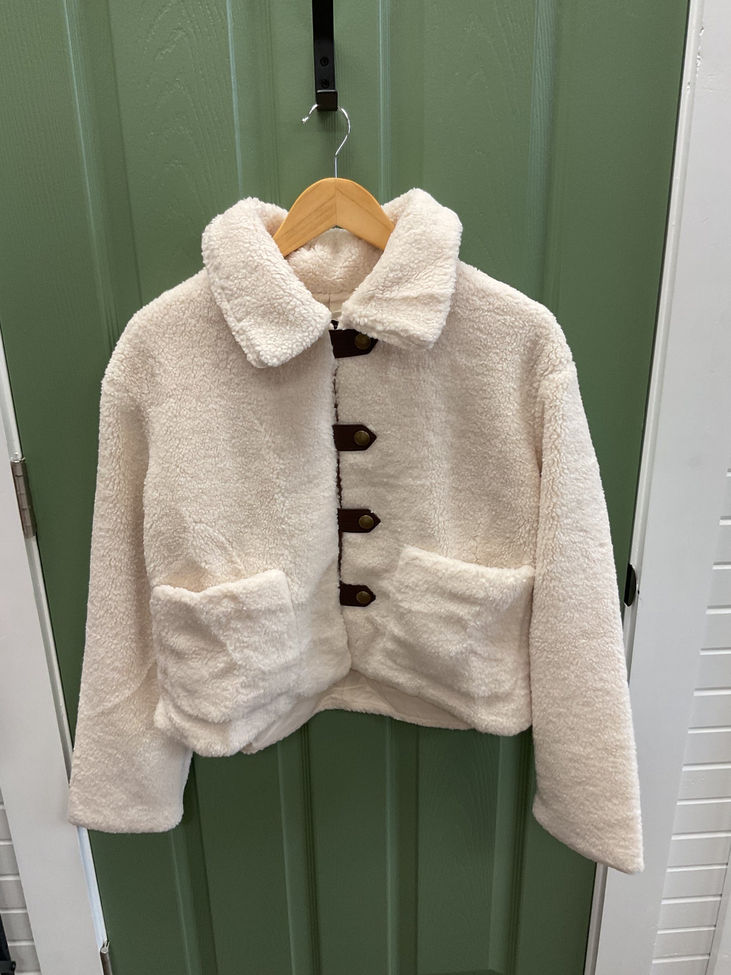 FUZZY CREAM COAT W/BROWN SNAPS