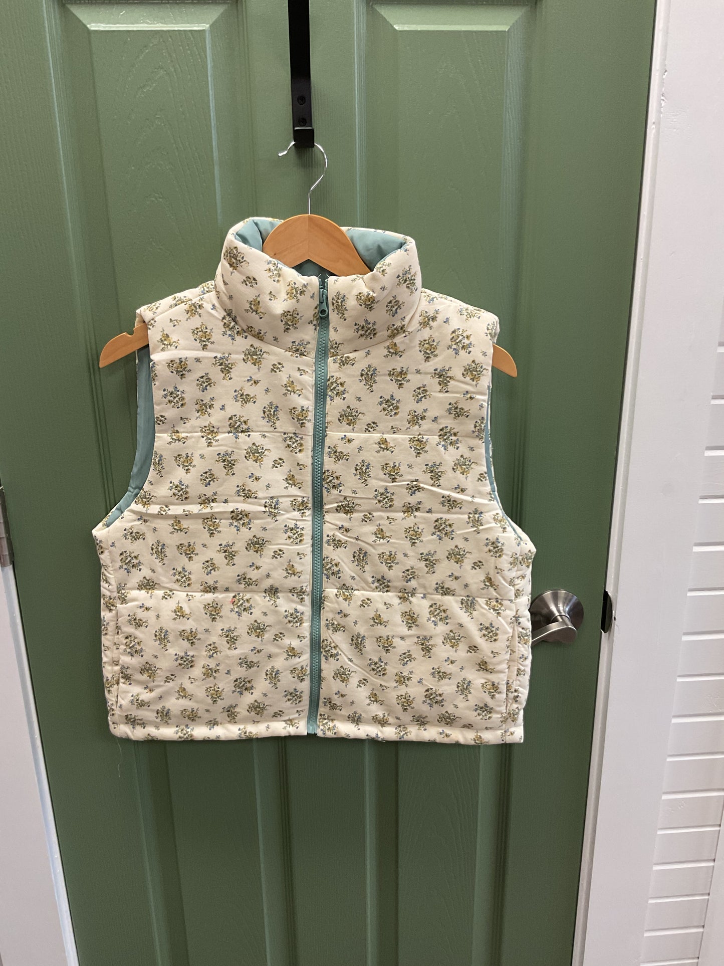 CREAM VEST W/GREEN FLOWERS