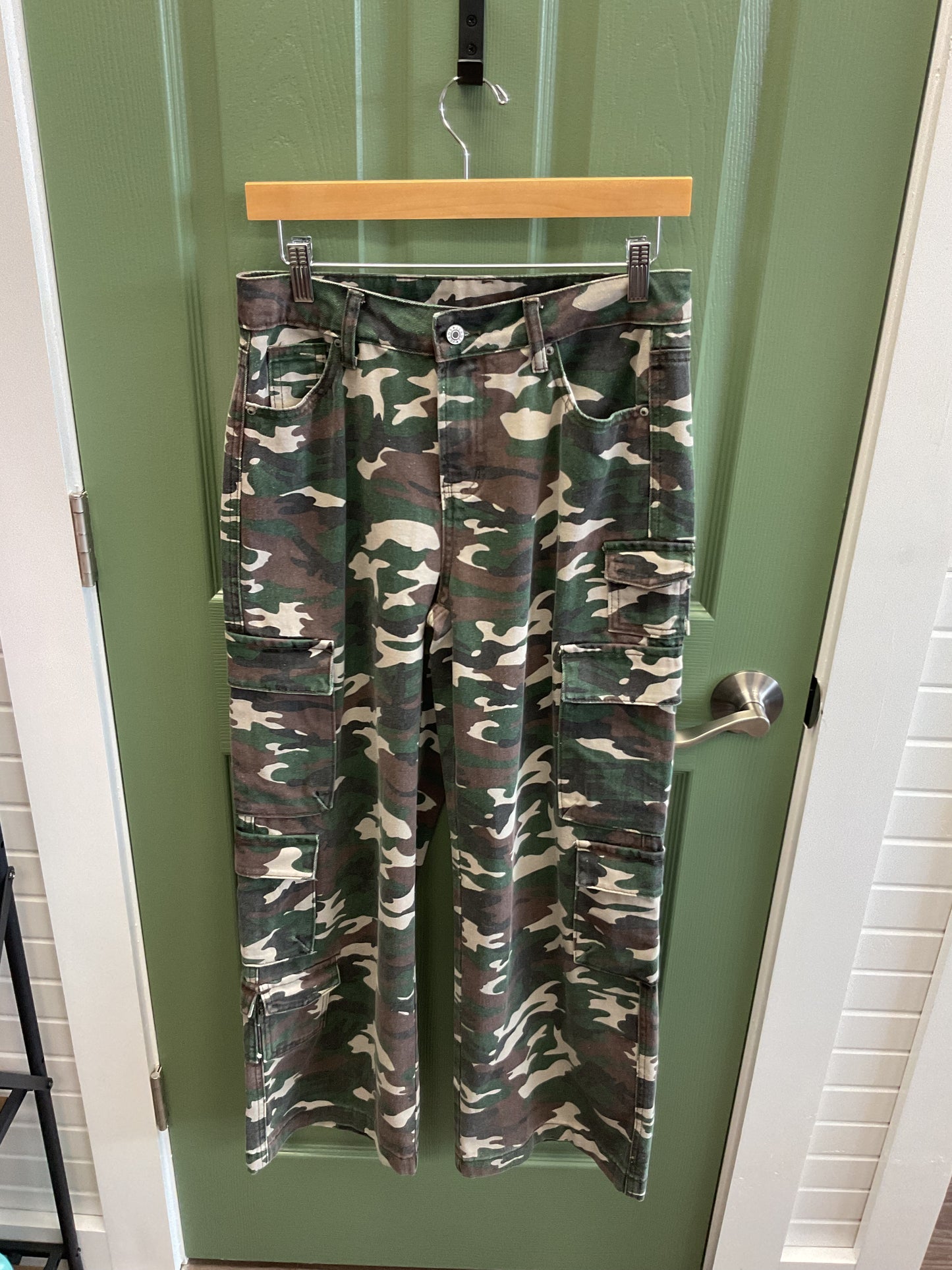 CAMO DENIM CARGO PANTS WIDE LEG