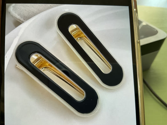 Black oval hair clip