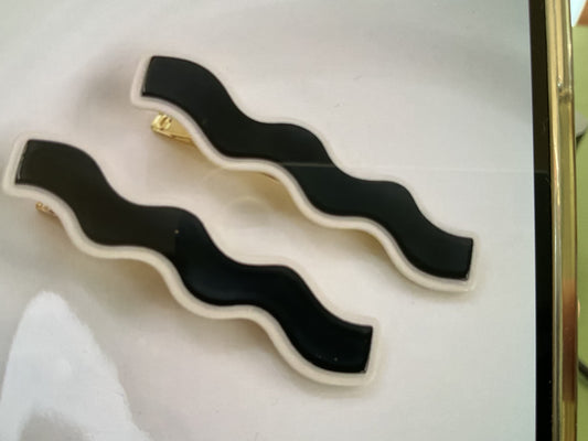 Wavy black w cream trim hair clip