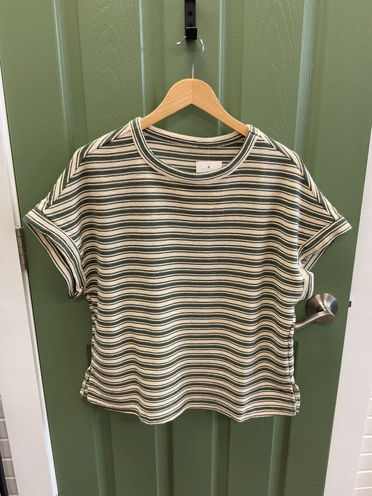 GREEN STRIPE TEXTURED SIDE SLIT TEE
