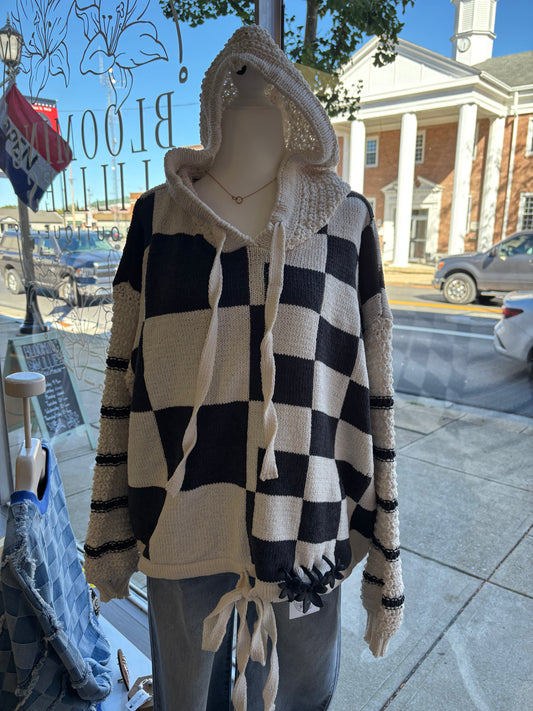 MELLO IVORY AND BLACK HOODED SWEATER