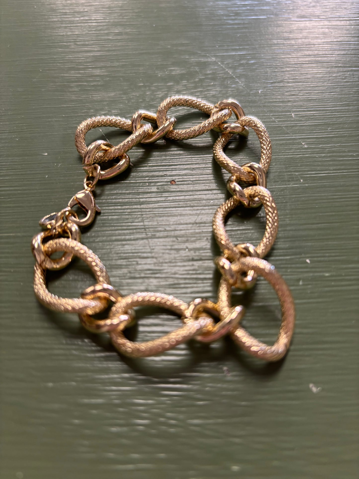 GOLD OVAL RING BRACELET