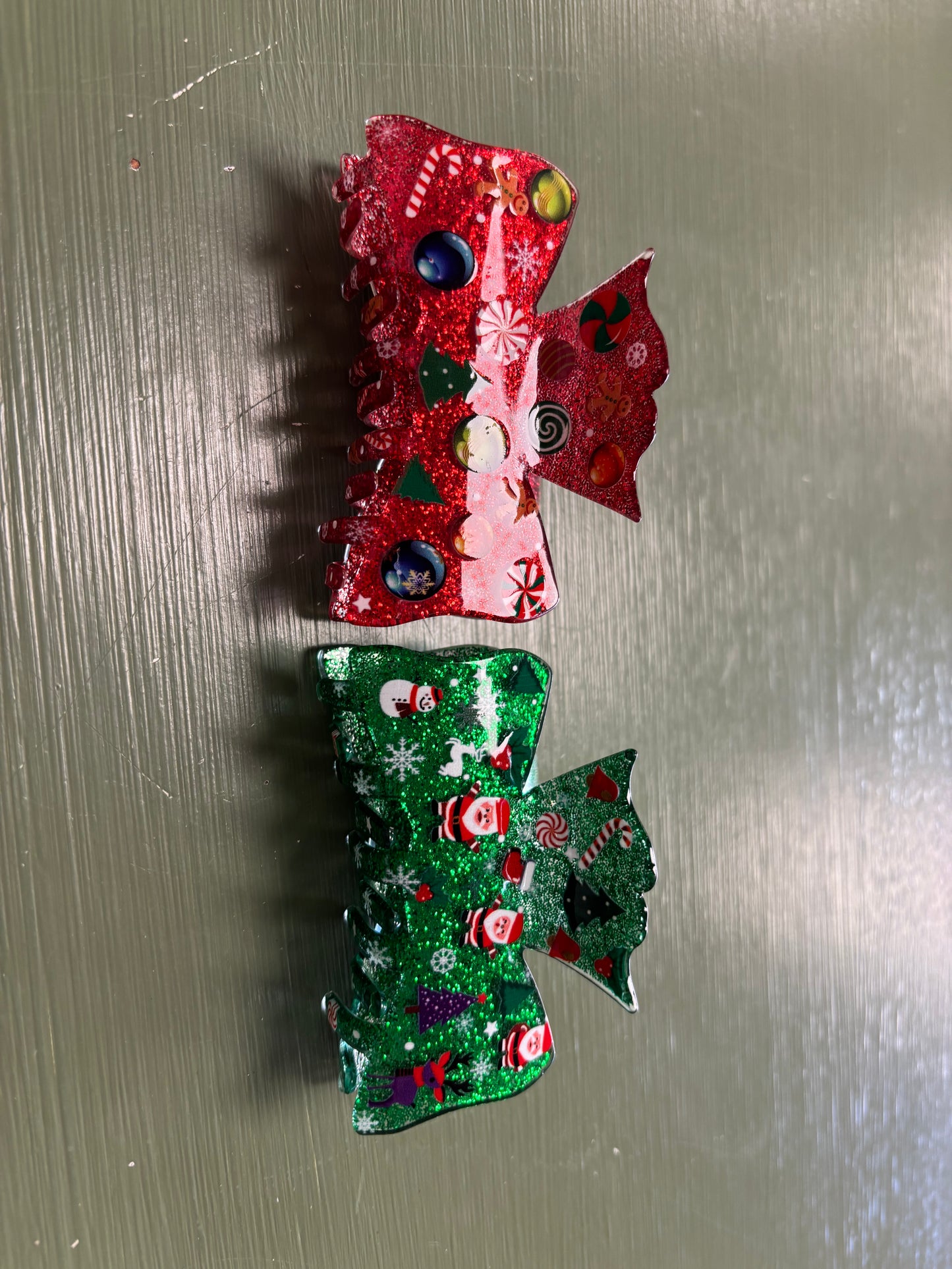 GLITTERY CHRISTMAS CLAW HAIR CLIP