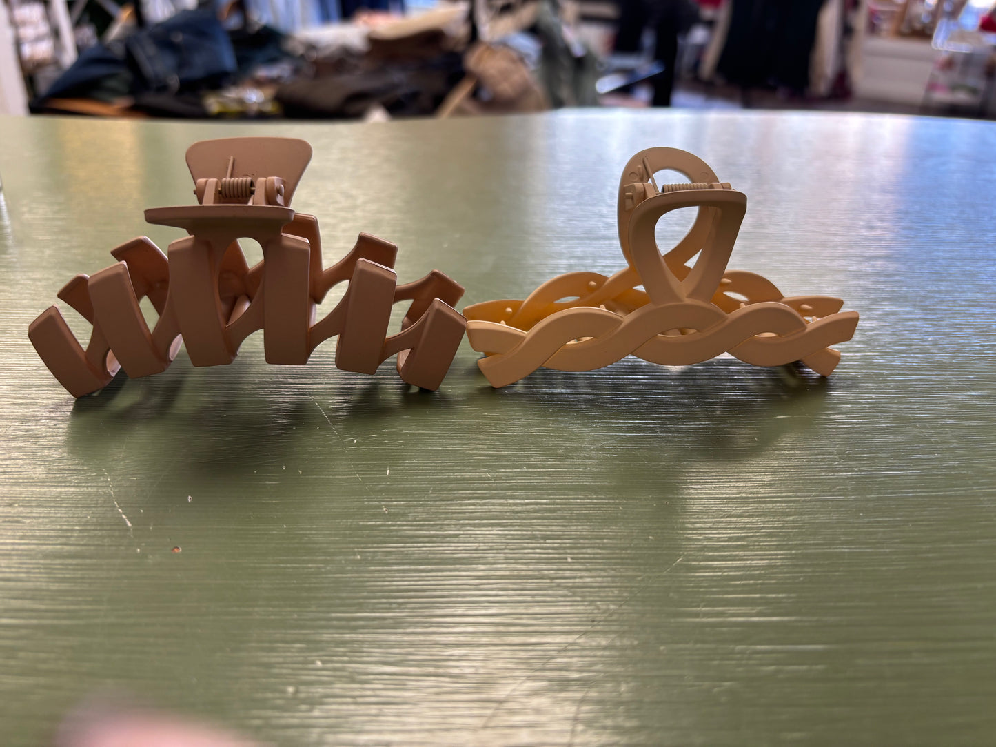 GEOMETRIC HAIR CLAW CLIP