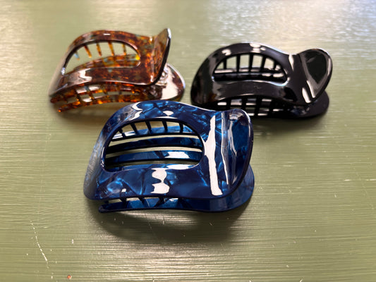 MEDIUM FLAT LAY CLAW CLIPS