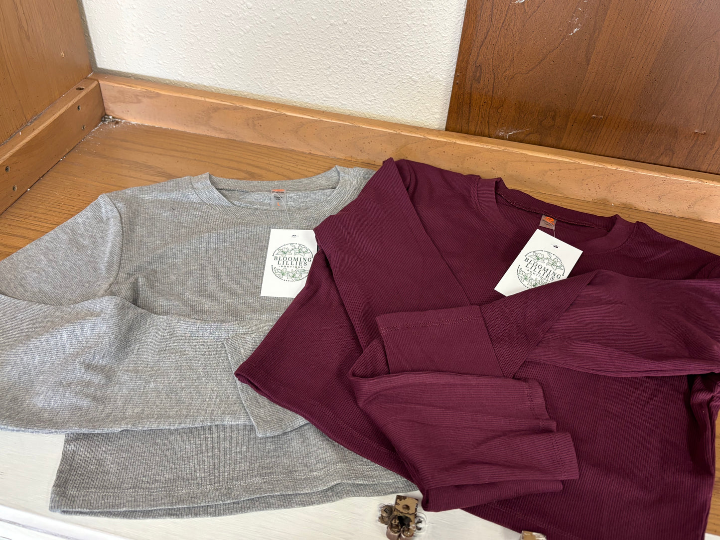 MONO B RIBBED LONG SLEEVE CROP TOP