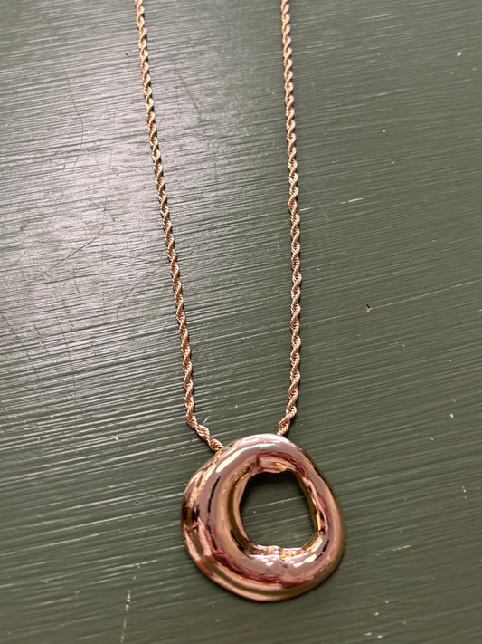 GOLD CHAIN WITH OPEN GEOMETRIC CIRCLE