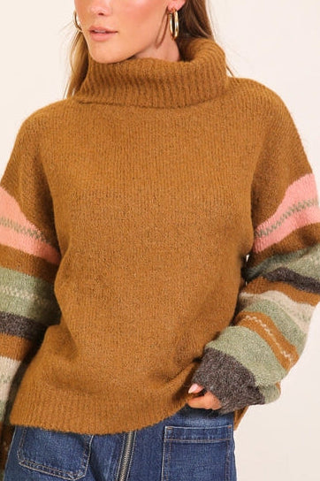 BROWN TURTLENECK W STRIPED SLEEVES SWEATER