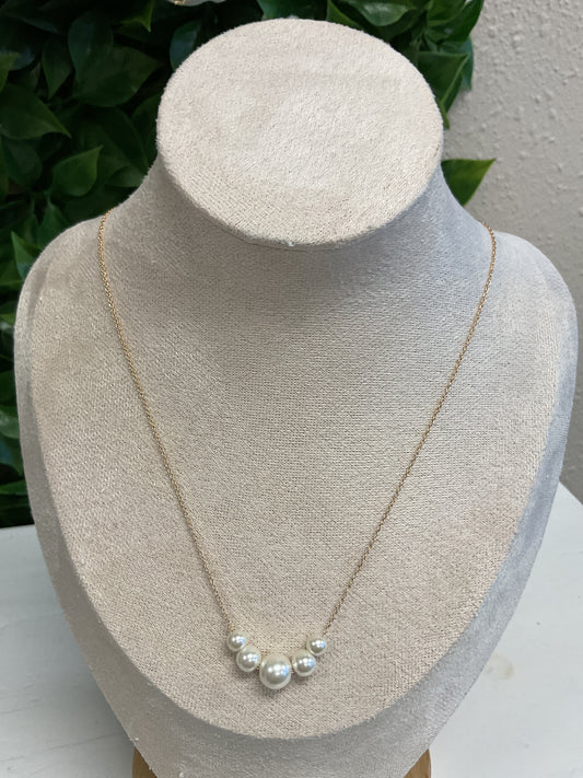 Gold chain with pearls and studs