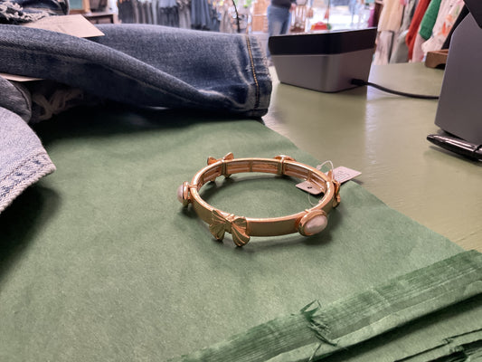 Bow and pearl gold bracelet