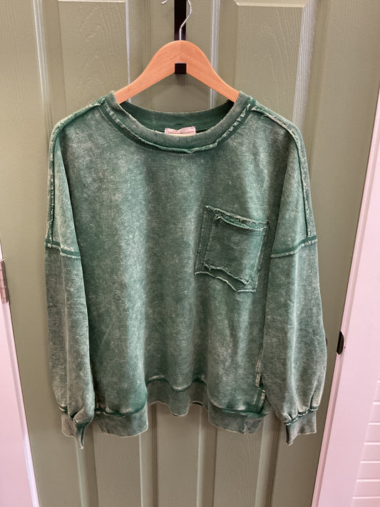 DARK GREEN  MINERAL WASH SWEATSHIRT DISTRESSED