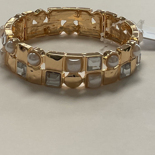 Gold stretch bracelet with pearls and crystals