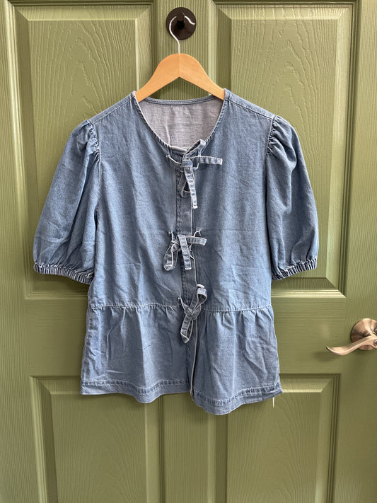 Denim SS top bows down center