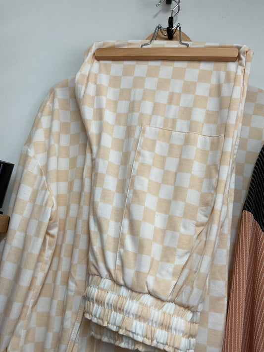 Checkered eggshell pajamas